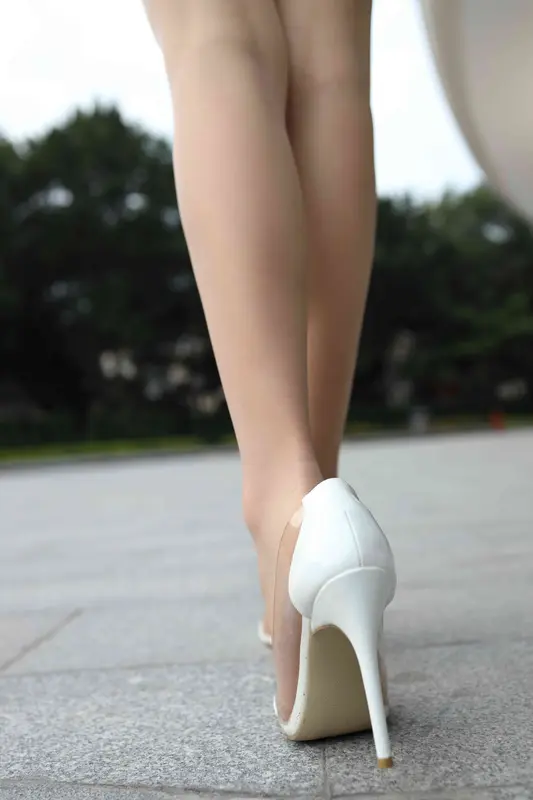 [魔镜街拍] 010 街头肉丝高跟小姐姐 - 魔镜街拍